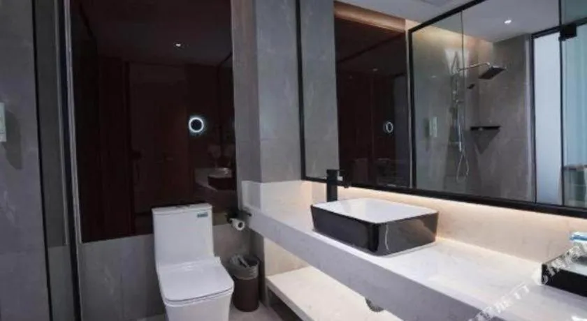 IU Hotels·Nanning Zoo Metro Station RT-Mart