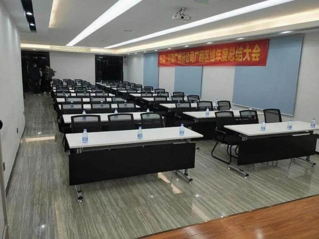 IU Hotels·Nanning Zoo Metro Station RT-Mart