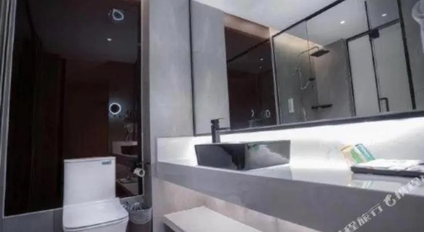 IU Hotels·Nanning Zoo Metro Station RT-Mart