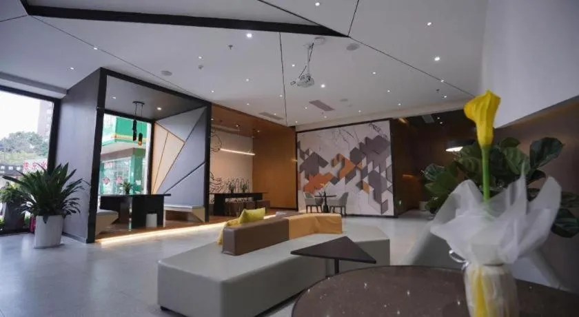 IU Hotels·Nanning Zoo Metro Station RT-Mart