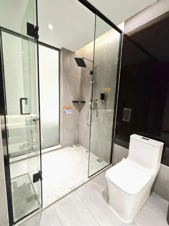 IU Hotels·Nanning Zoo Metro Station RT-Mart