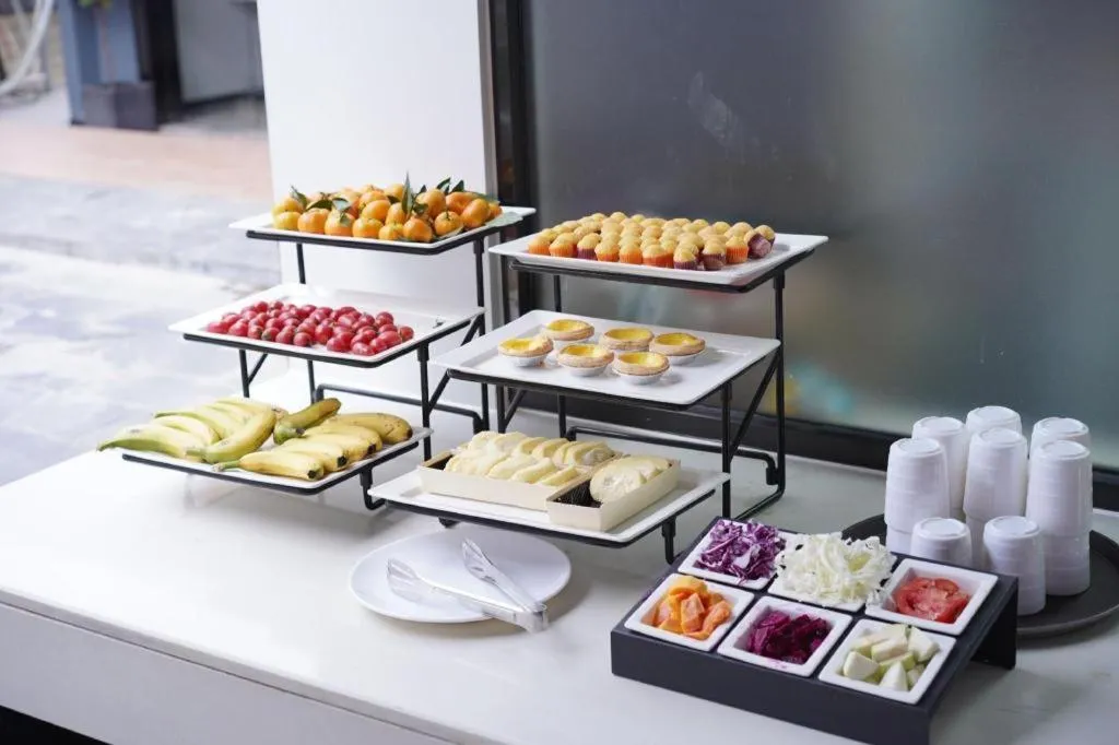 IU Hotels·Nanning Zoo Metro Station RT-Mart