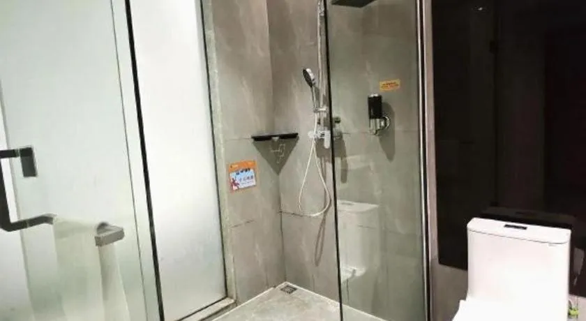 IU Hotels·Nanning Zoo Metro Station RT-Mart