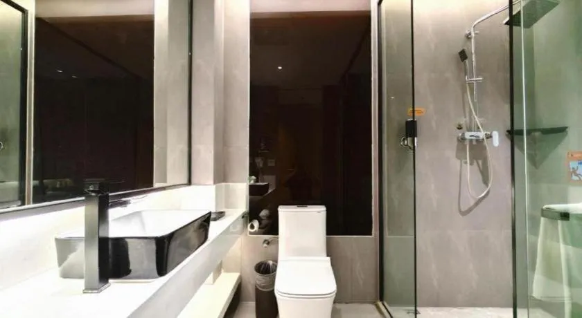 IU Hotels·Nanning Zoo Metro Station RT-Mart