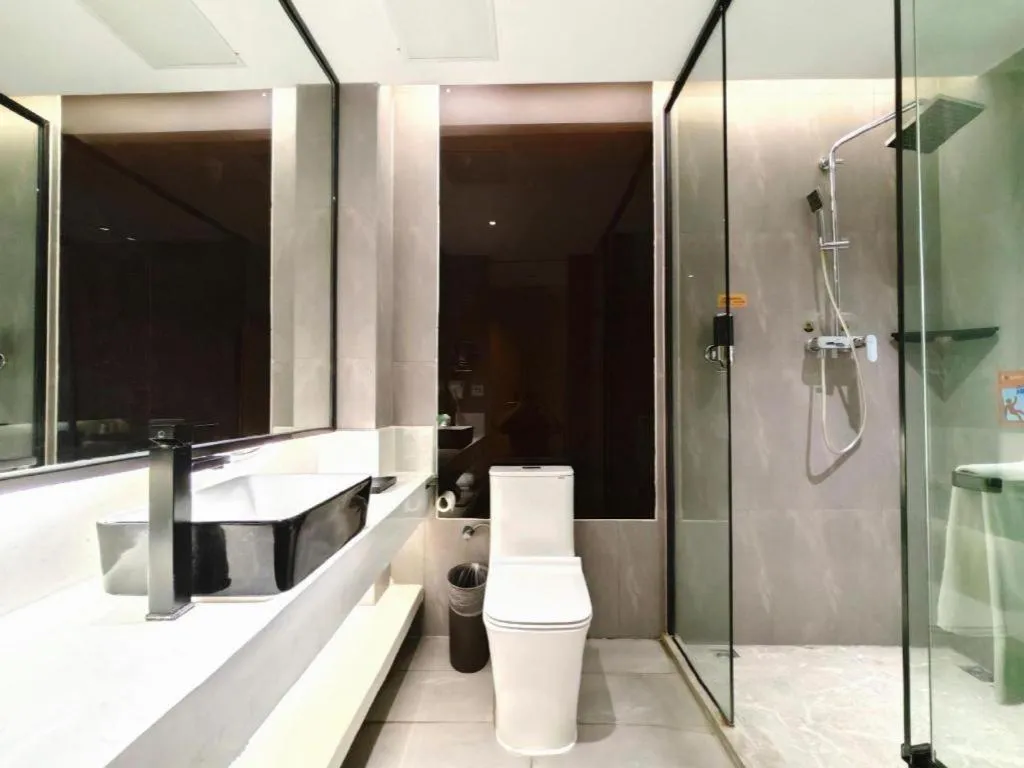 IU Hotels·Nanning Zoo Metro Station RT-Mart