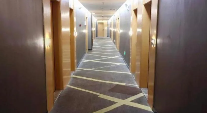 IU Hotels·Nanning Zoo Metro Station RT-Mart