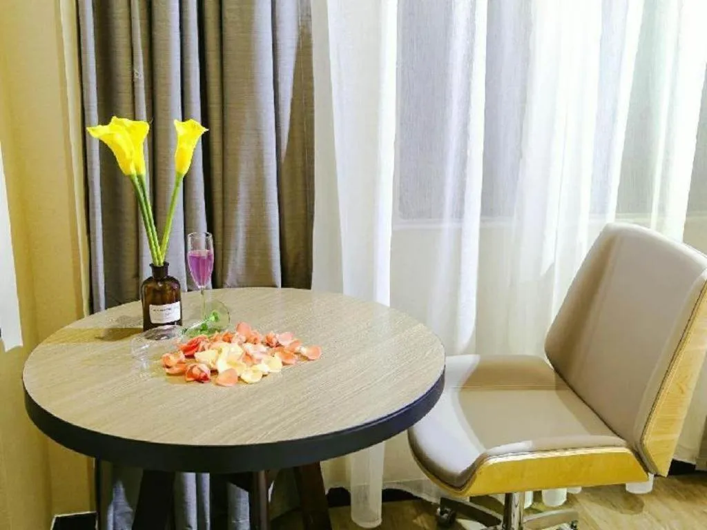 IU Hotels·Nanning Zoo Metro Station RT-Mart