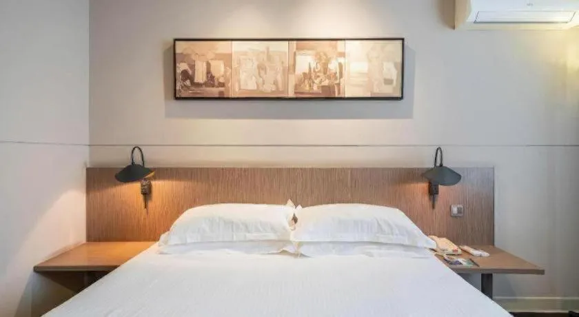 Bed in Jinjiang Inn Select Xuzhou Suning Plaza Jinguang East Road