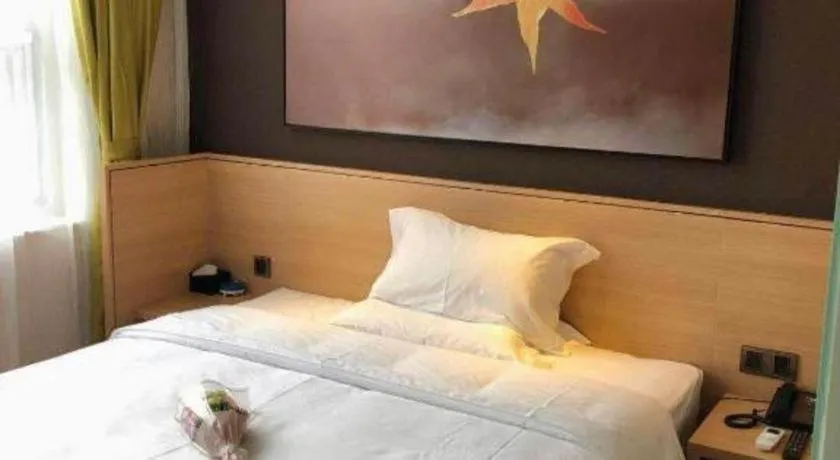 Bed in IU Hotels Xinzhou Bus Terminal