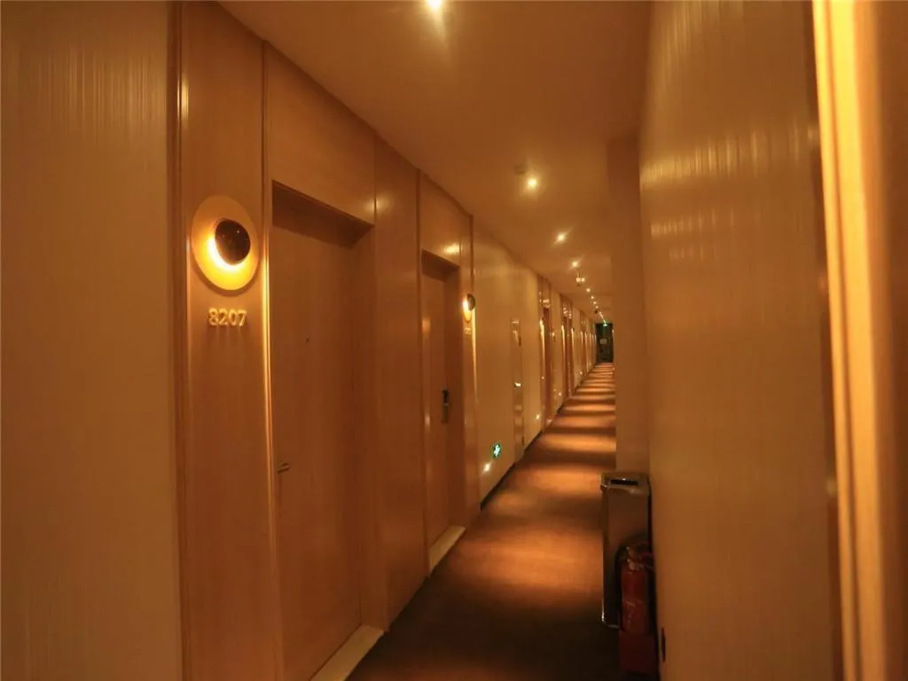 IU Hotels Xinzhou Bus Terminal