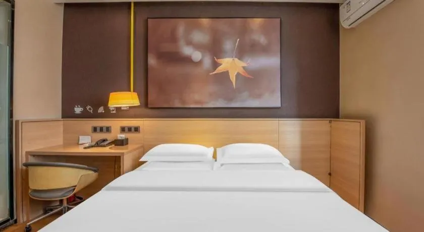 Bed in IU Hotels Xinzhou Bus Terminal