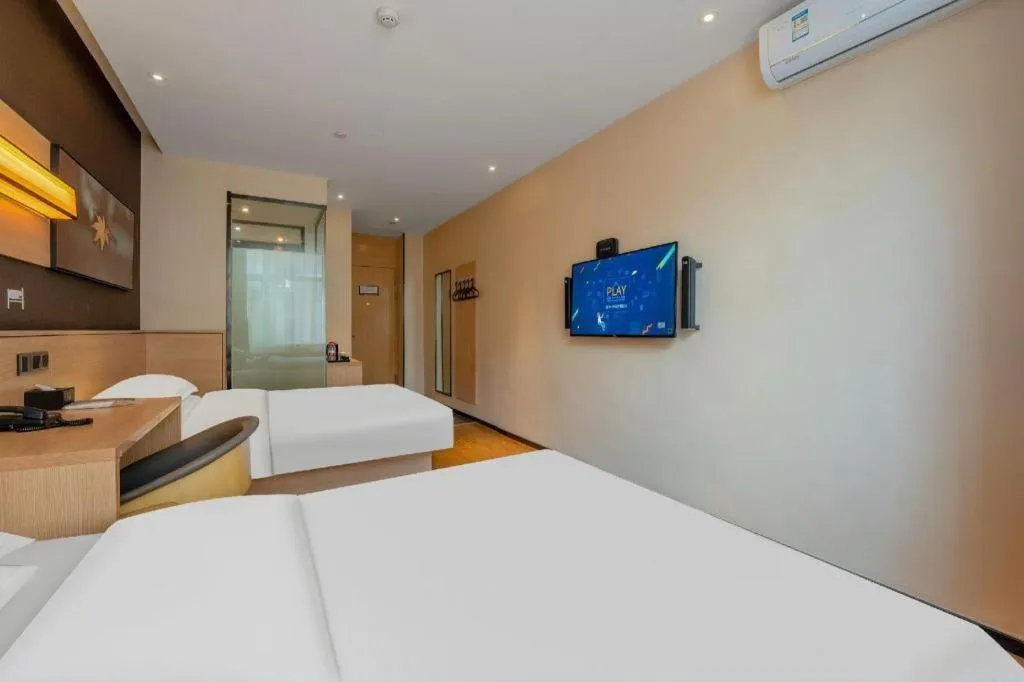 Bed in IU Hotels Xinzhou Bus Terminal