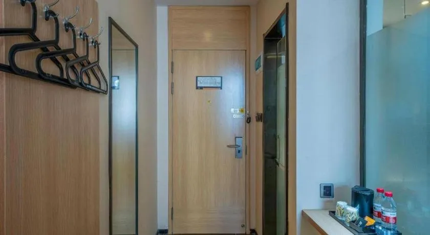 IU Hotels Xinzhou Bus Terminal