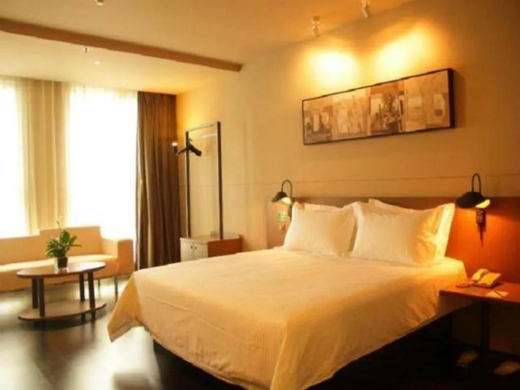 Bed in Jinjiang Inn Select Xixian New Distict Century Avenue