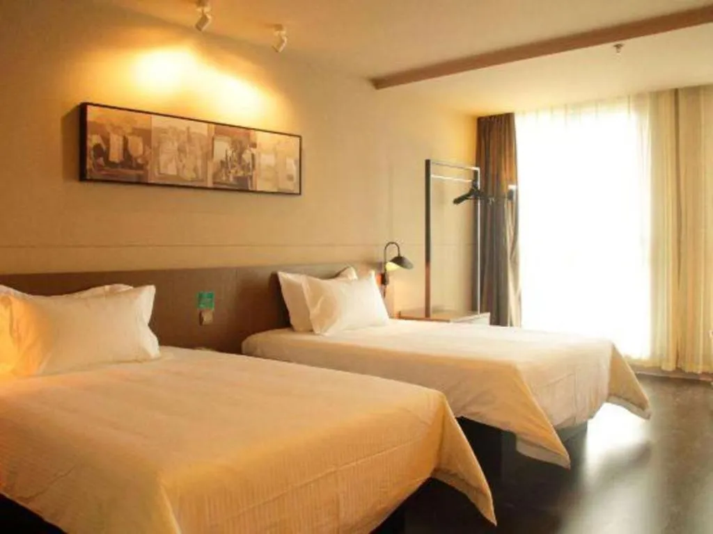 Bed in Jinjiang Inn Select Xixian New Distict Century Avenue