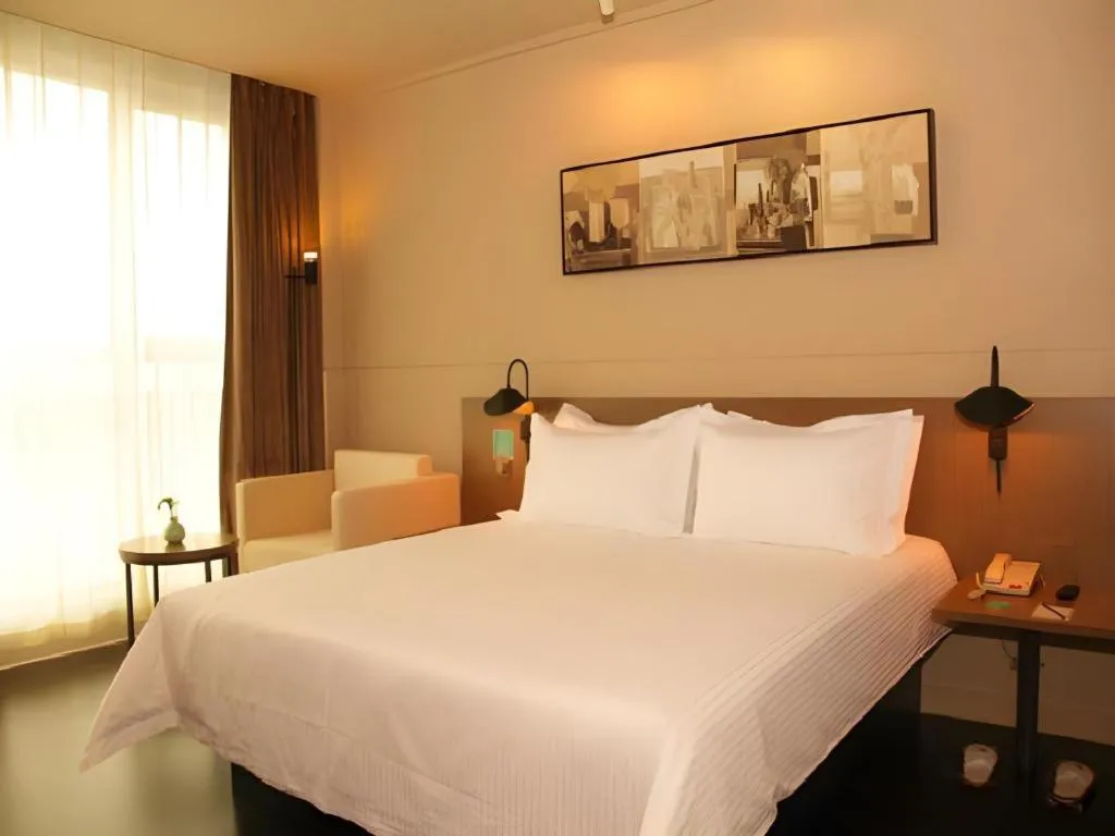 Bed in Jinjiang Inn Select Xixian New Distict Century Avenue