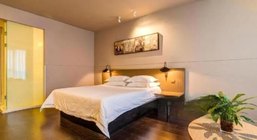 Bed in Jinjiang Inn Select Xixian New Distict Century Avenue