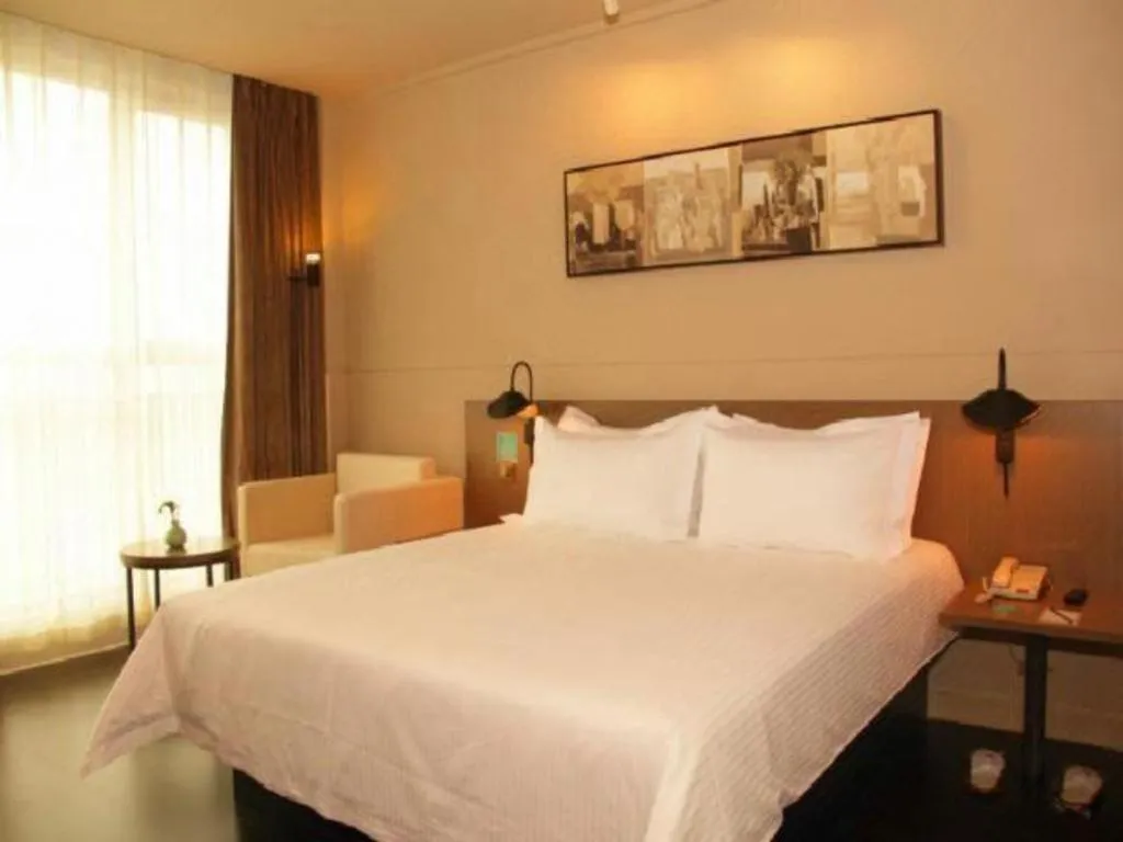 Bed in Jinjiang Inn Select Xixian New Distict Century Avenue