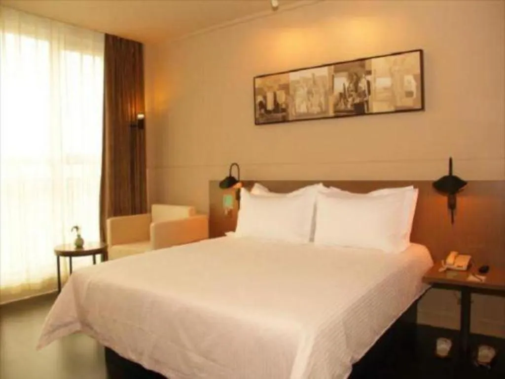 Bed in Jinjiang Inn Select Xixian New Distict Century Avenue