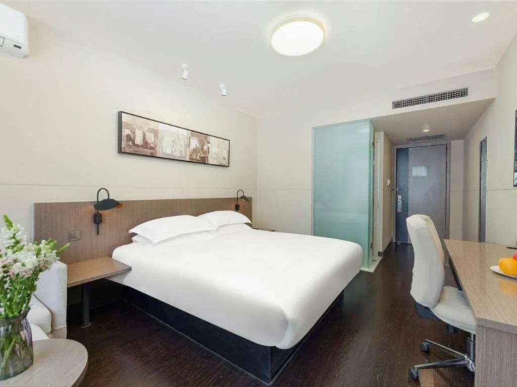 Bed in Jinjiang Inn Select Tianjin Xiaobailou Metro Station