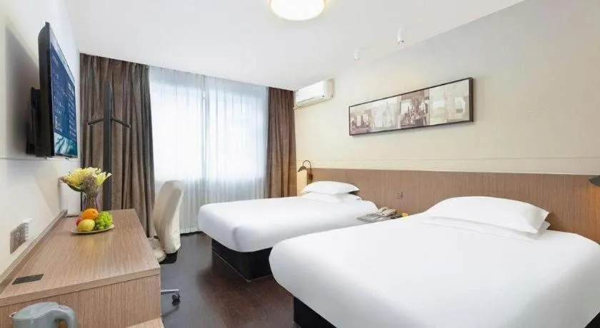 Bed in Jinjiang Inn Select Tianjin Xiaobailou Metro Station
