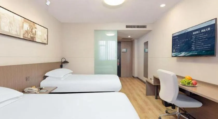 Bed in Jinjiang Inn Select Tianjin Xiaobailou Metro Station
