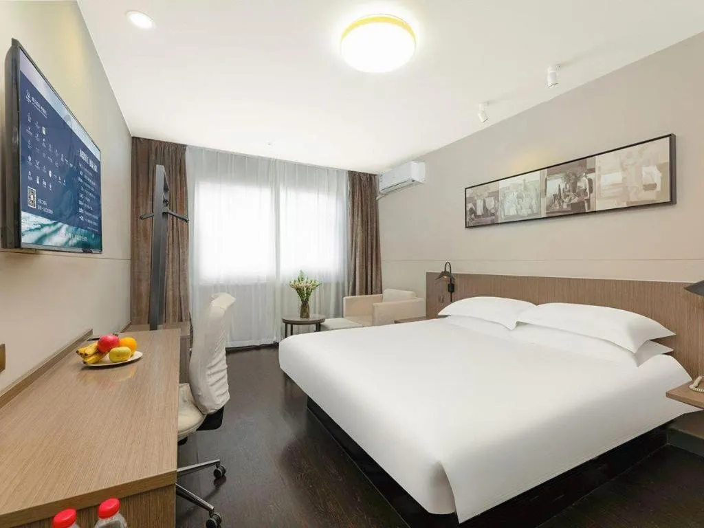 Bed in Jinjiang Inn Select Tianjin Xiaobailou Metro Station