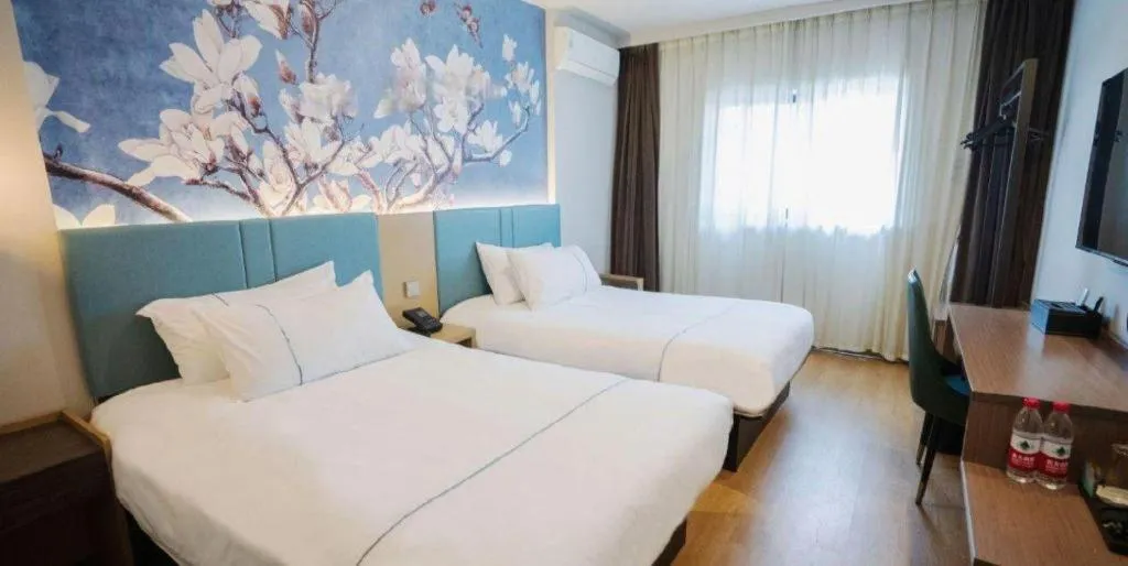 Bed in Magnotel Hotel Shanghai Railway Station Magnolia Plaza