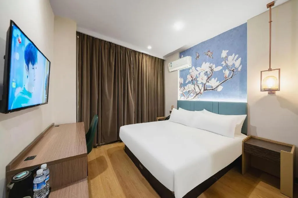 Bed in Magnotel Hotel Shanghai Railway Station Magnolia Plaza