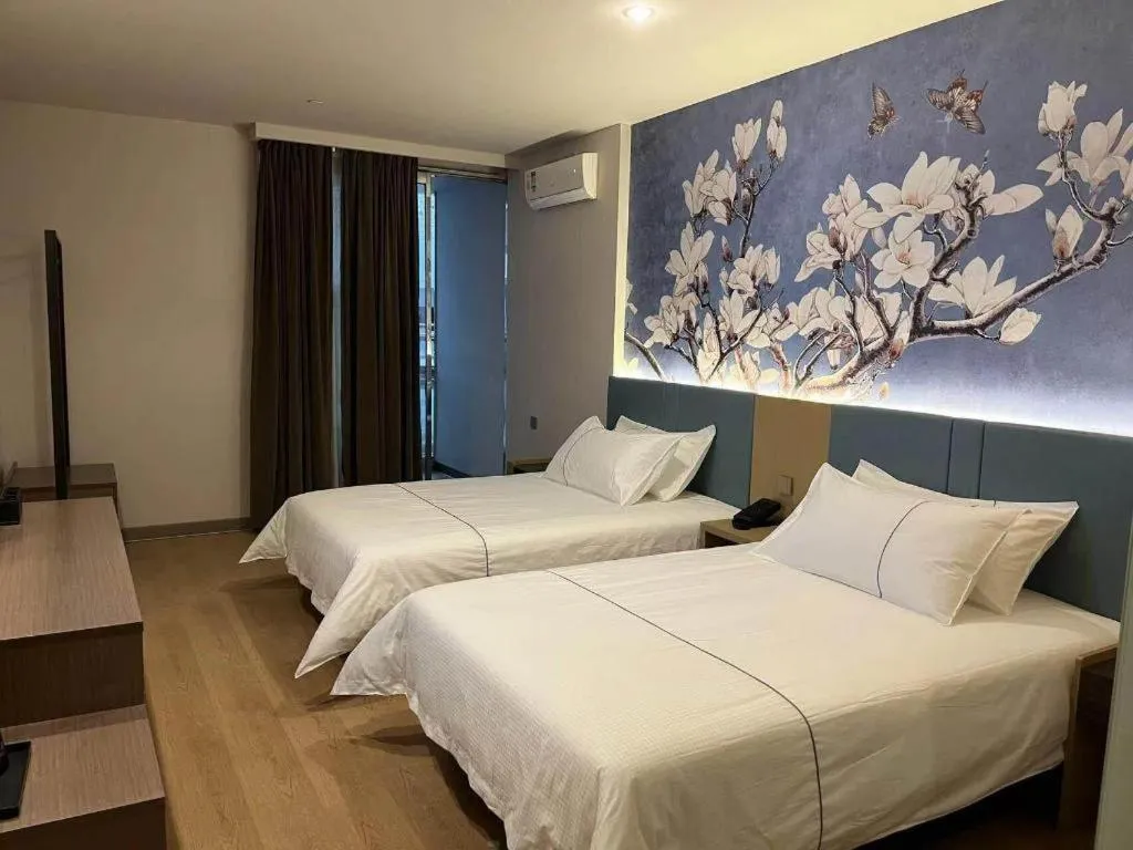 Bed in Magnotel Hotel Shanghai Railway Station Magnolia Plaza