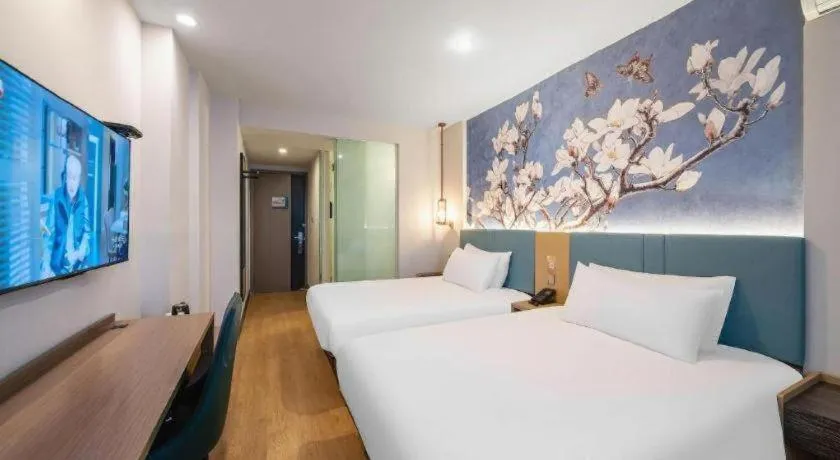 Bed in Magnotel Hotel Shanghai Railway Station Magnolia Plaza