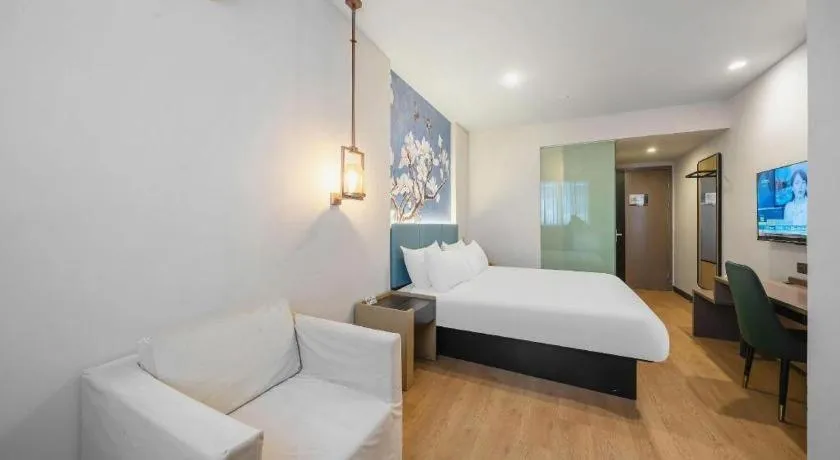 Bed in Magnotel Hotel Shanghai Railway Station Magnolia Plaza