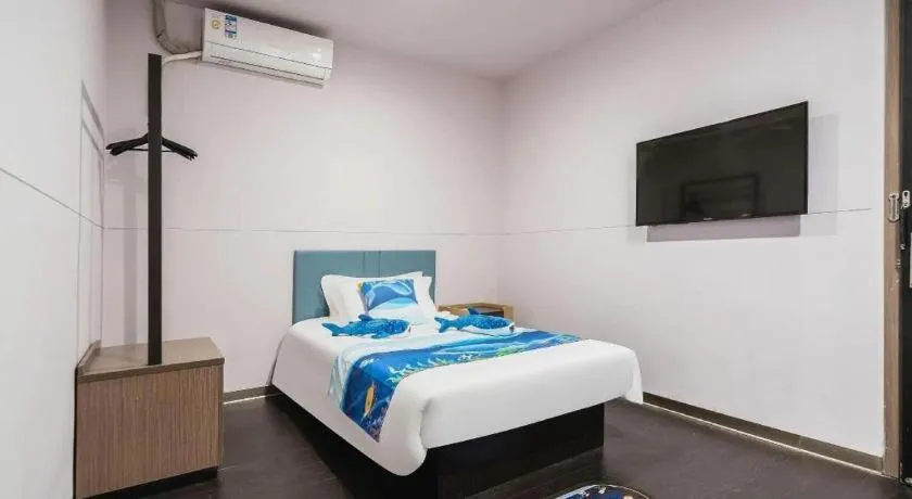 Bed in Magnotel Hotel Shanghai Railway Station Magnolia Plaza