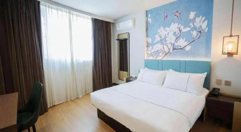 Bed in Magnotel Hotel Shanghai Railway Station Magnolia Plaza