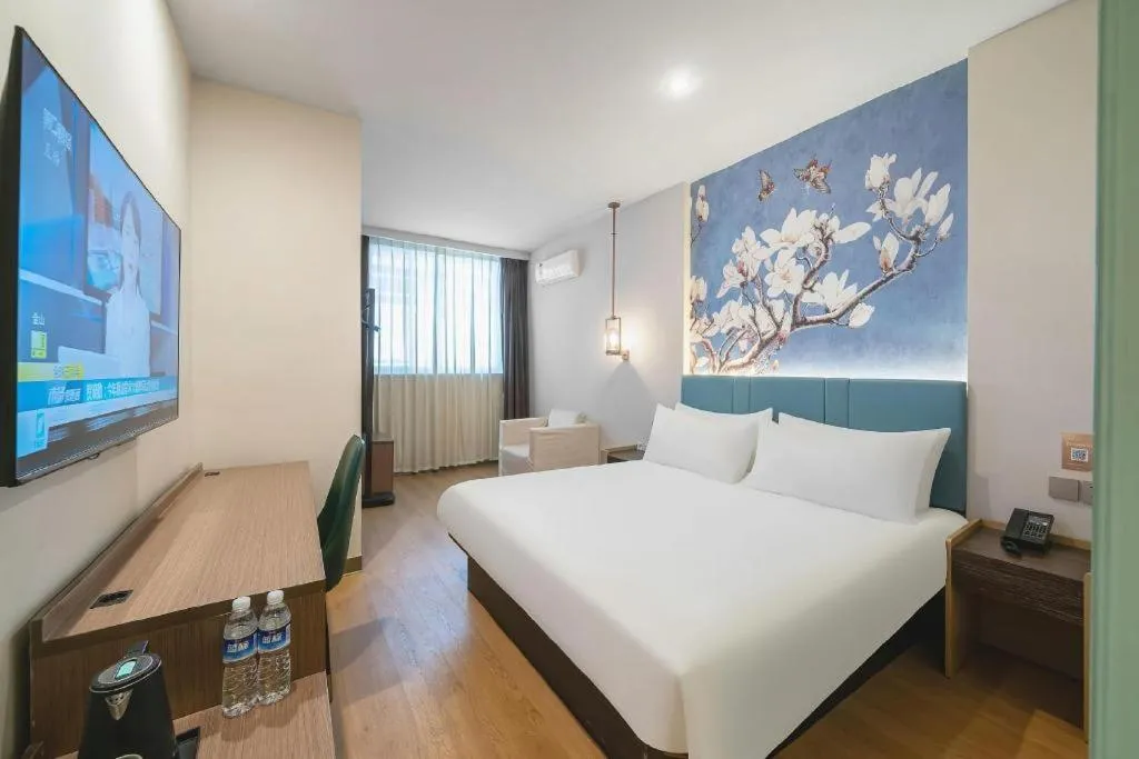 Bed in Magnotel Hotel Shanghai Railway Station Magnolia Plaza