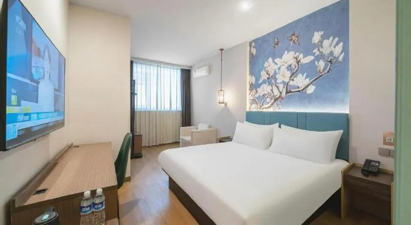 Bed in Magnotel Hotel Shanghai Railway Station Magnolia Plaza