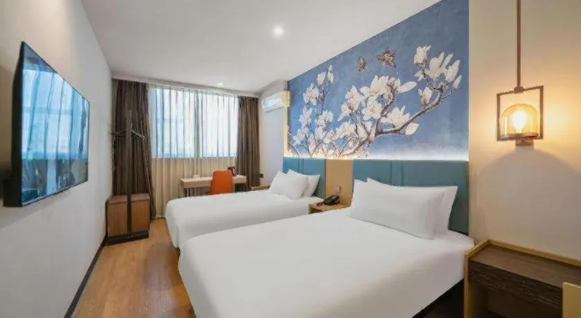 Bed in Magnotel Hotel Shanghai Railway Station Magnolia Plaza