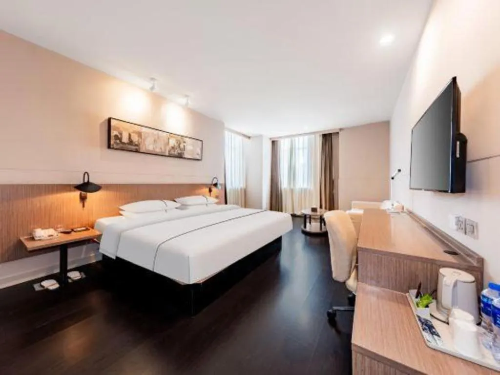 Bed in Jinjiang Inn Select Hohhot Chengjisihan Square Metro Station