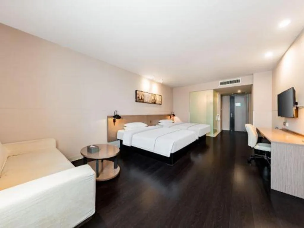 Bed in Jinjiang Inn Select Hohhot Chengjisihan Square Metro Station