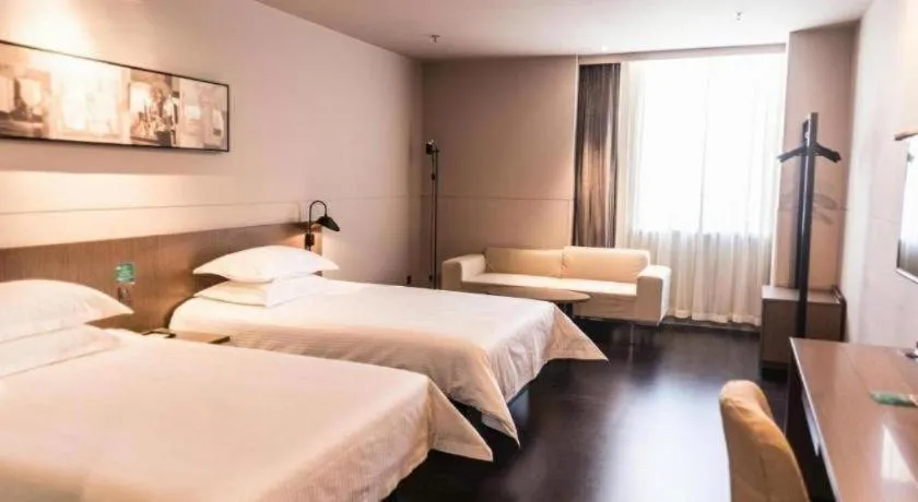 Bed in Jinjiang Inn Select Hohhot Chengjisihan Square Metro Station