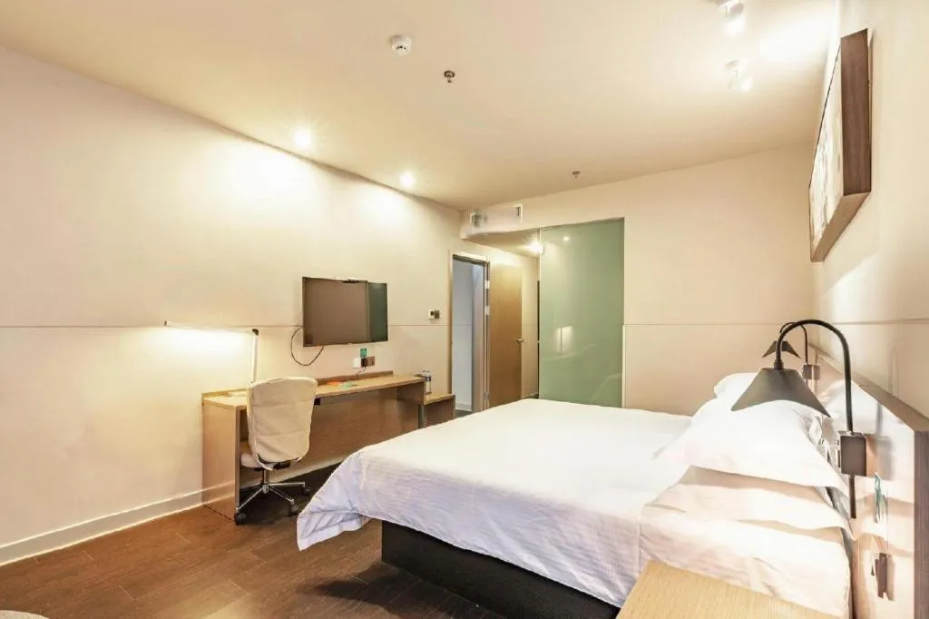 Bed in Jinjiang Inn Select Hohhot Chengjisihan Square Metro Station