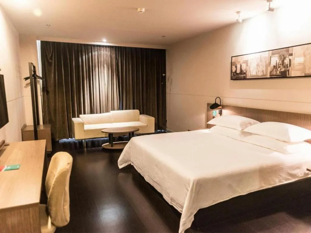 Bed in Jinjiang Inn Select Hohhot Chengjisihan Square Metro Station