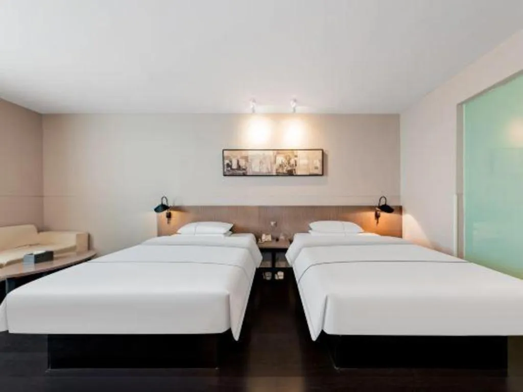 Bed in Jinjiang Inn Select Hohhot Chengjisihan Square Metro Station