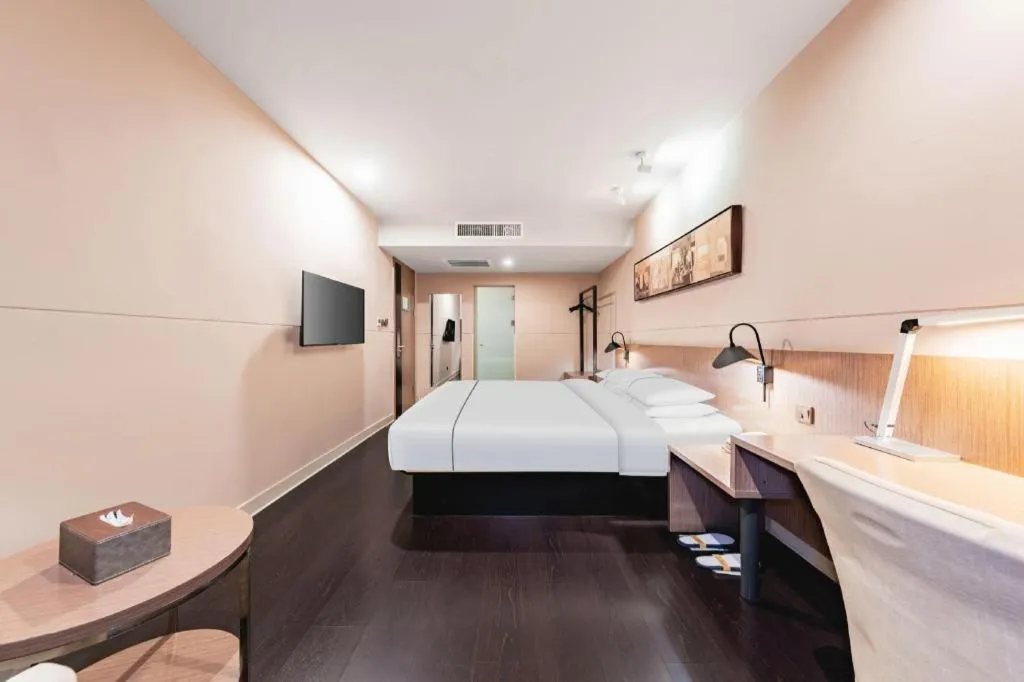 Bed in Jinjiang Inn Select Hohhot Chengjisihan Square Metro Station
