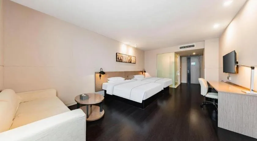 Bed in Jinjiang Inn Select Hohhot Chengjisihan Square Metro Station