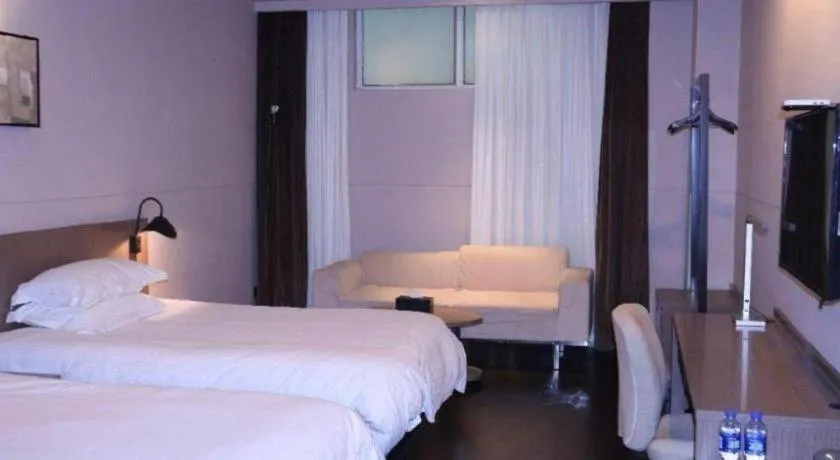 Bed in Jinjiang Inn Select Hohhot Chengjisihan Square Metro Station