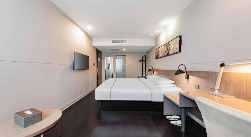 Bed in Jinjiang Inn Select Hohhot Chengjisihan Square Metro Station