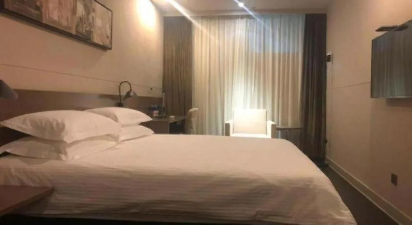 Bed in Jinjiang Inn Select Hohhot Chengjisihan Square Metro Station