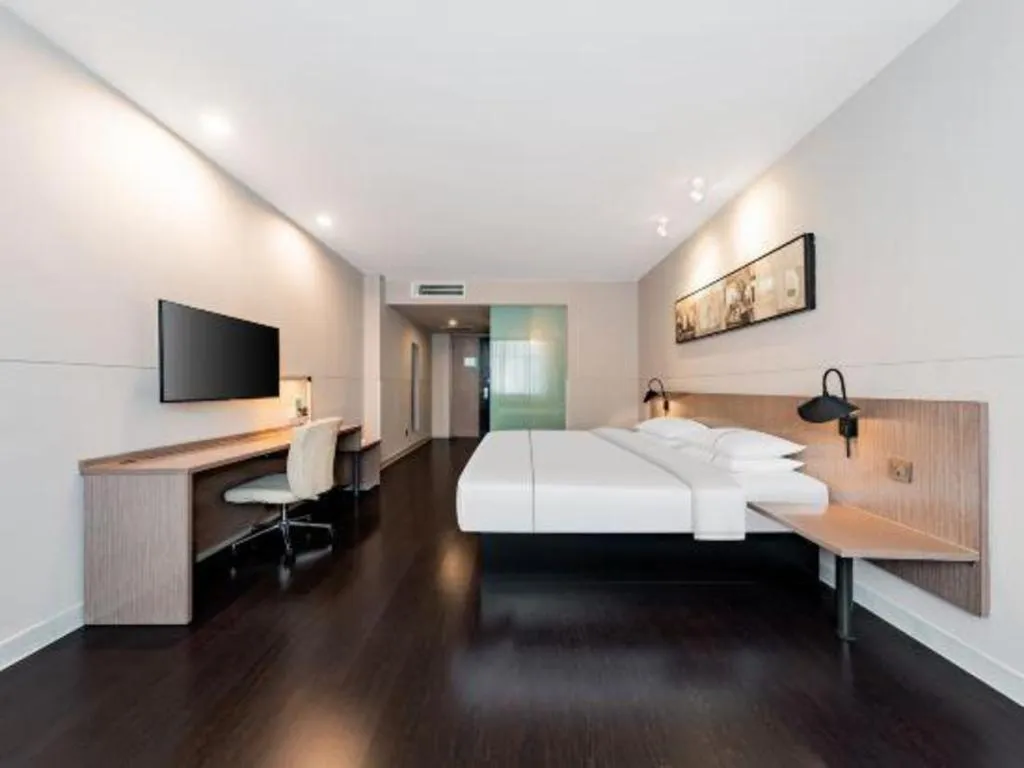 Bed in Jinjiang Inn Select Hohhot Chengjisihan Square Metro Station