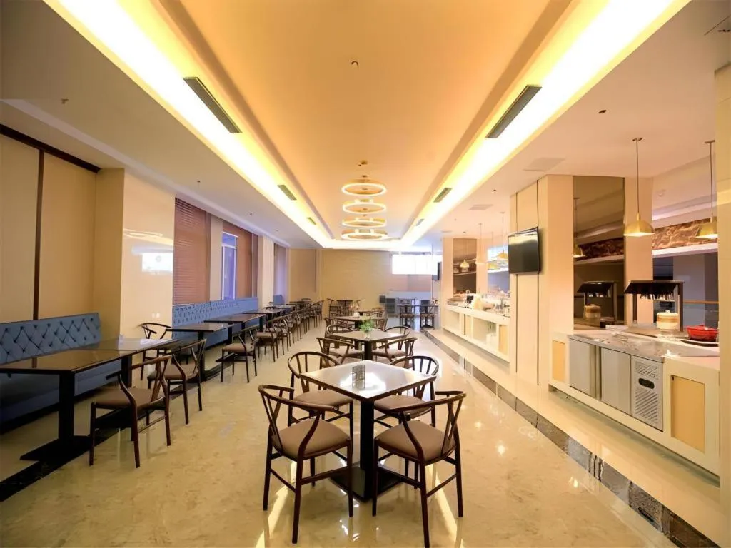 Jinjiang Metropolo Fuxin Yingbin Street Railway Station